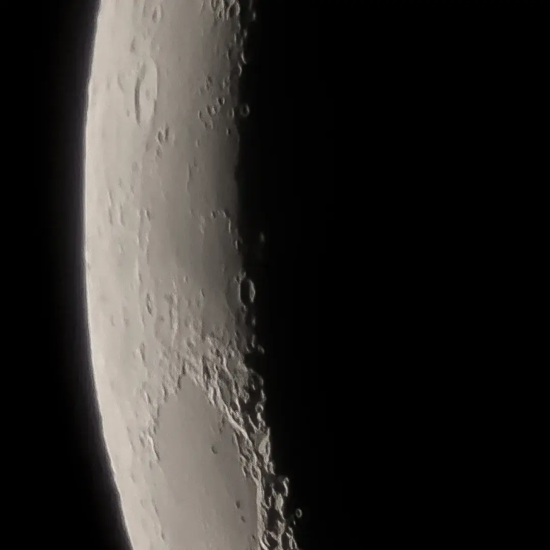 Lua com telescópio de 70mm