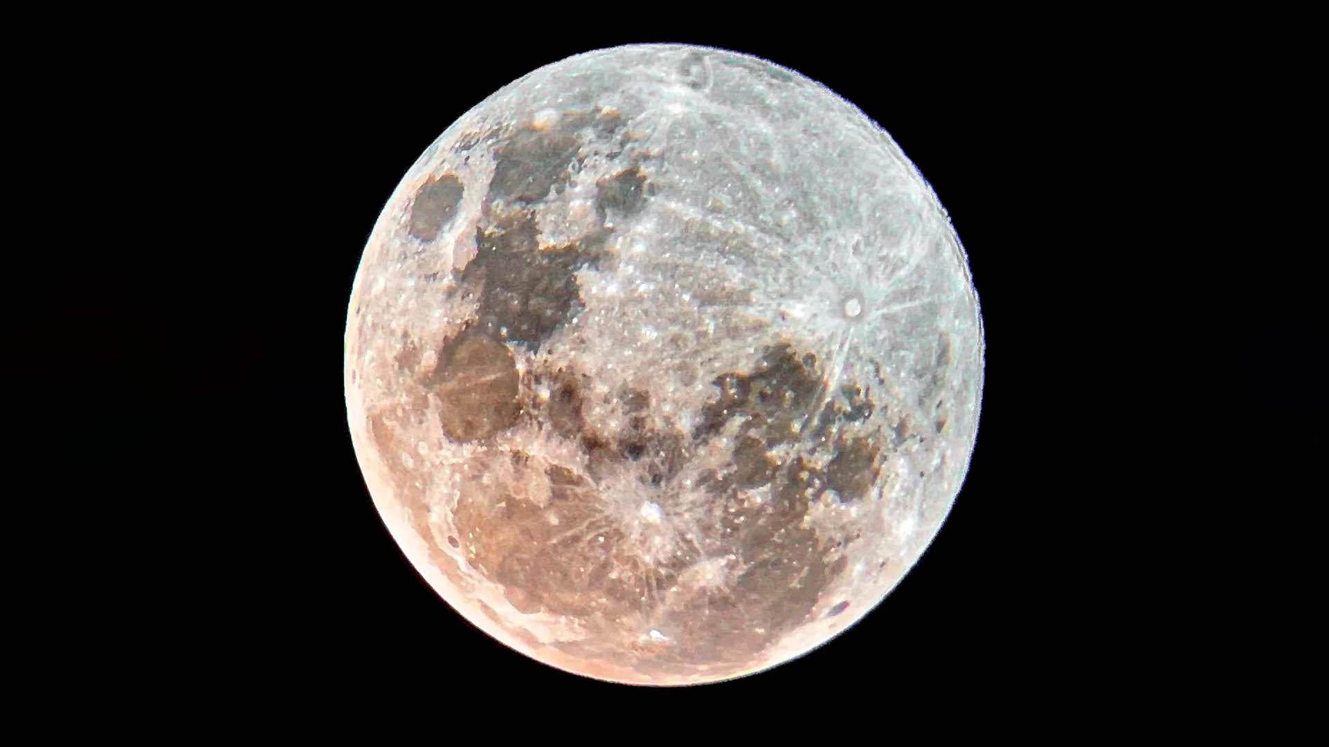 Superlua do dia 05/12/2025 visto de um telescópio amador de 75MM. Por: Telescópio Brasil.